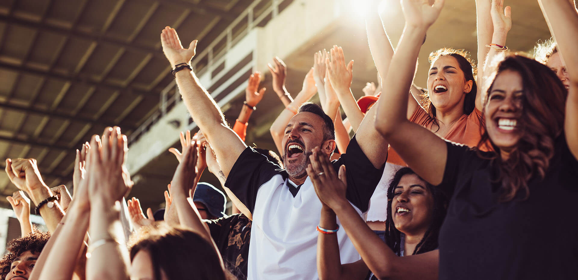 sports-crowd-cheering