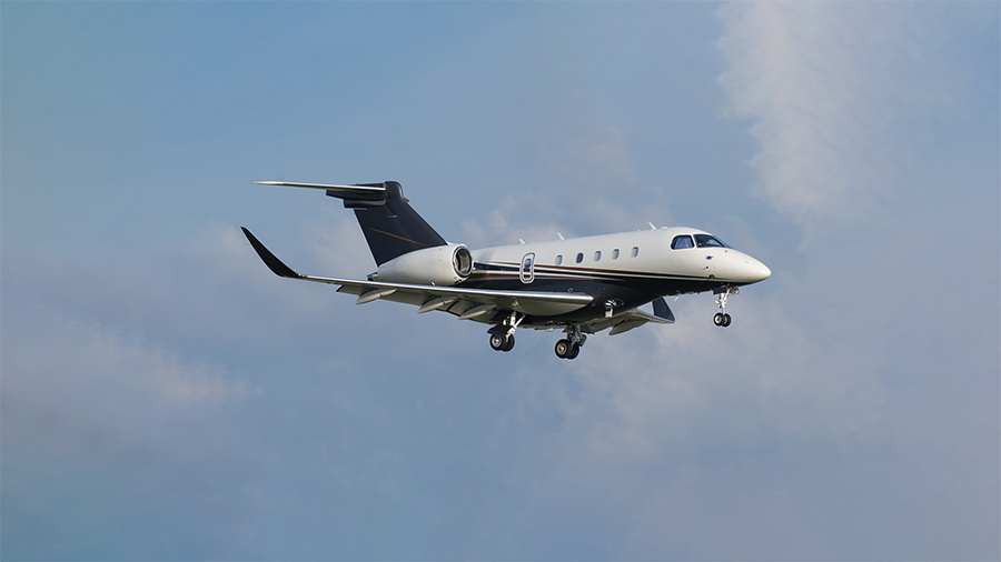 embrear preator 500 in flight midsized jet