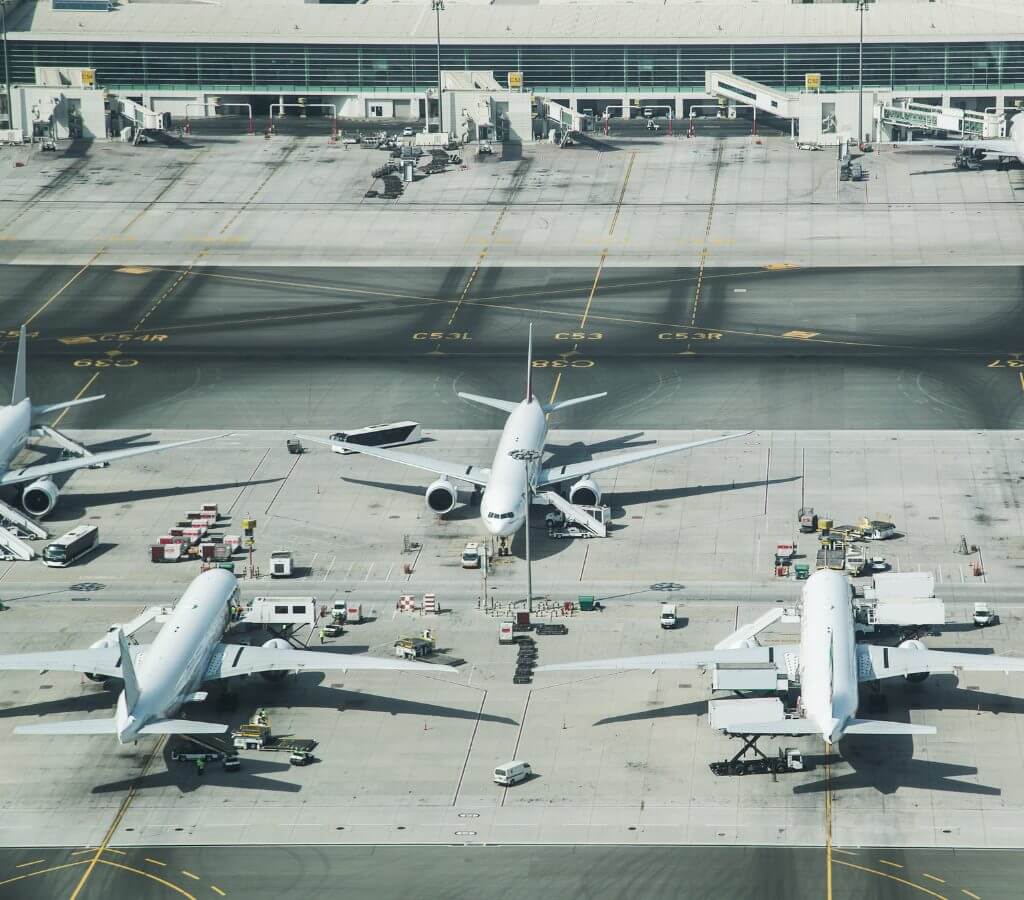 pros and cons of private jet vs commercial air travel