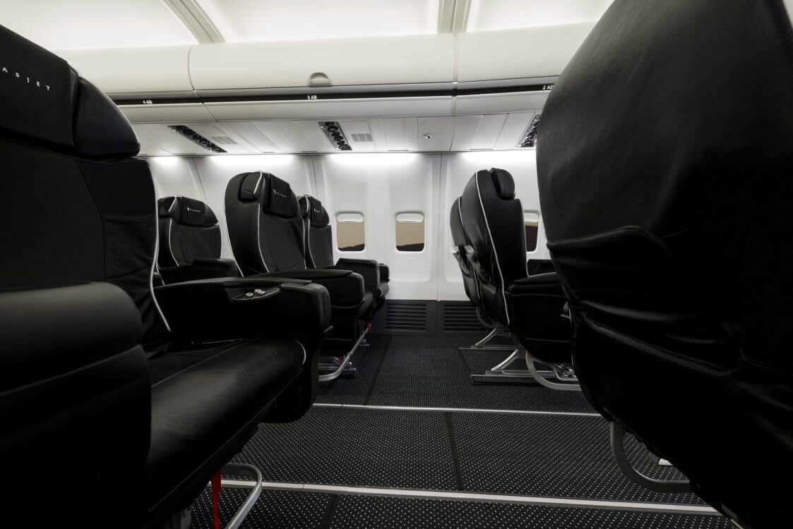The interior of the Boeing 737 Klasjet 2