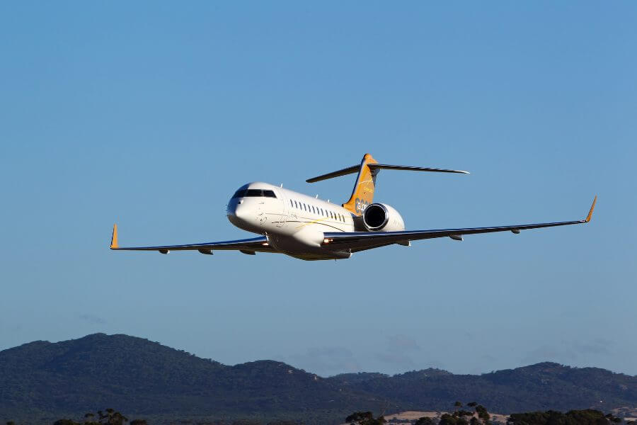 Bombardier-6000-in-flight