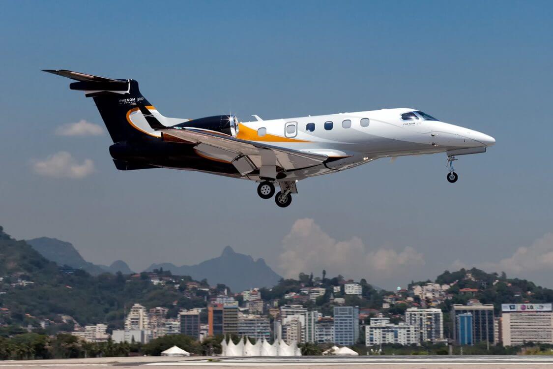 Embraer Phenom 300